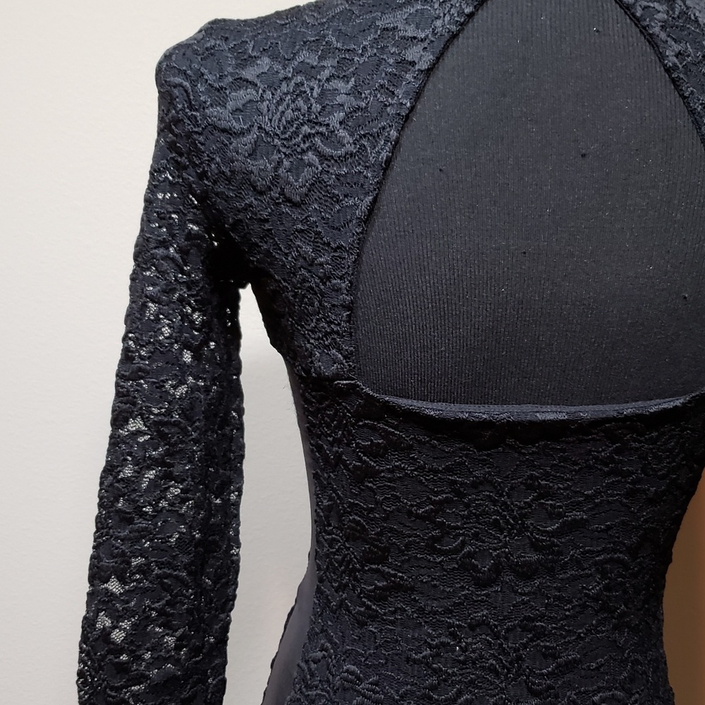 BEBE Blk Lace long sleeve Top - Picture 4 of 5